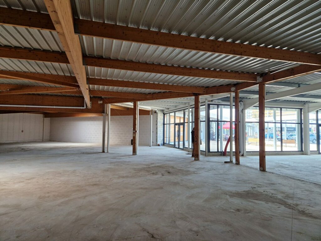 Est de Caen – A LOUER  Local commercial 880 m² Divisibles