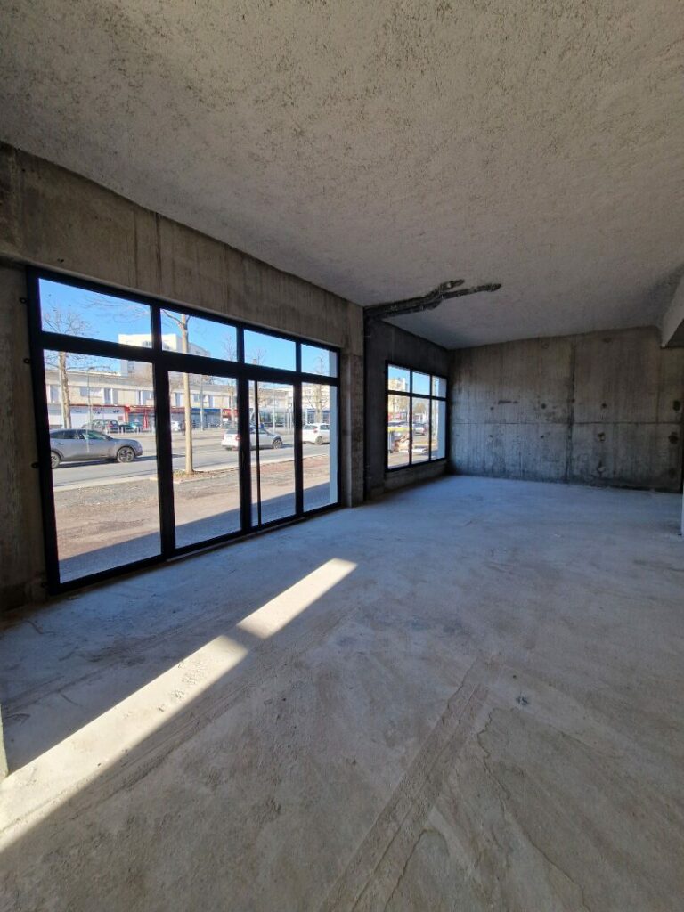 Caen – A VENDRE – Local commercial  ou bureaux d&rsquo;environ  260 m²