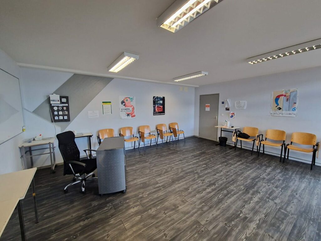 Sud Est de Caen – A LOUER – environ 310 m² de Bureaux aménagés