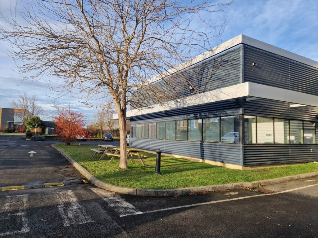 Immobilier Professionnel à louer Ifs