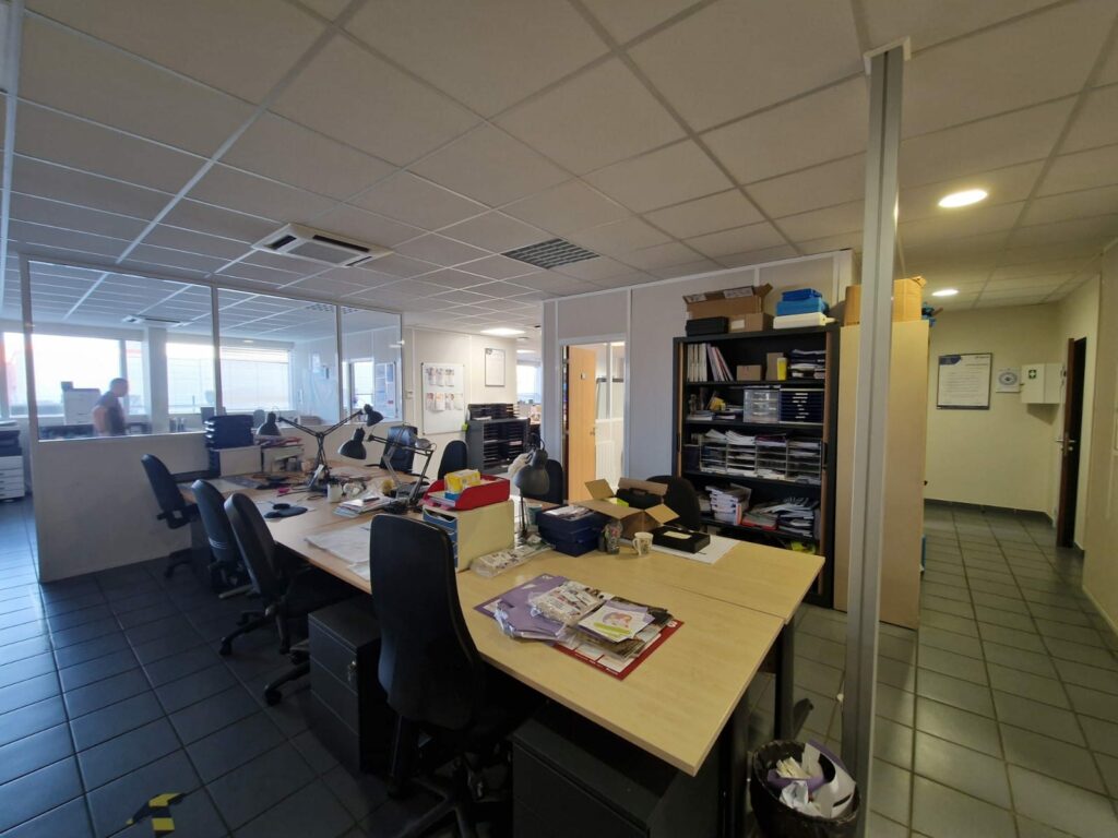 Immobilier Professionnel à louer Ifs