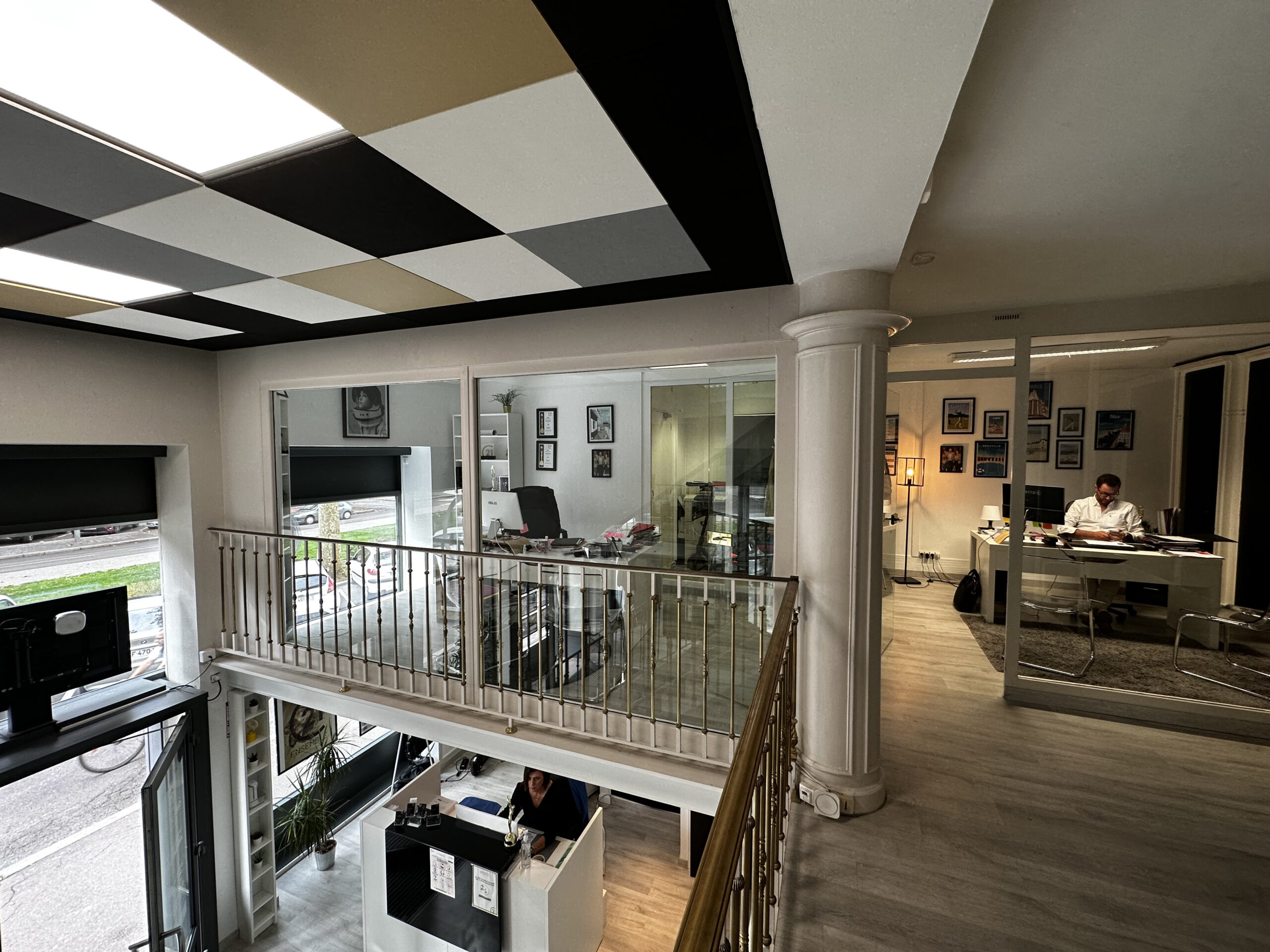 Bureau au RDC de l'agence Century 21